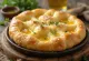 Hefðbundið focaccia með geri borið fram