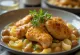 Pollo al ajillo borinn fram á fati