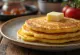 Nýbakaðar amerískar Johnnycake maískökur