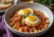 Veganskt eggaldingratín með kjúklingabaunum