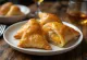 Samosa með Tokaji Aszú og apríkósum á borði