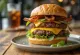 Nýlagaður allt-á-allt hamborgari með auka áleggi