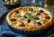 Quiche au Thon borið fram með salati