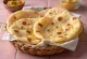 Nýbakað indverskt chapati flatbrauð borið fram