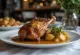 Andar-confit borið fram með kartöflumús og grænmeti