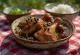 Chicken adobo filippseyskur réttur borinn fram