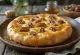 Focaccia með hunangi og valhnetum borin fram á disk